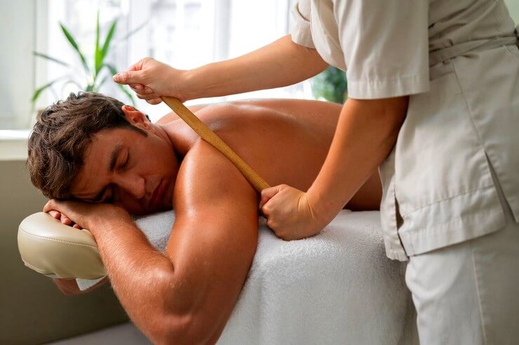 Massage aux bambous pour un homme